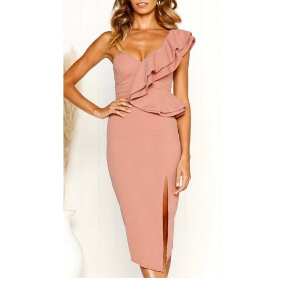 Light pink dress size Small. Never worn